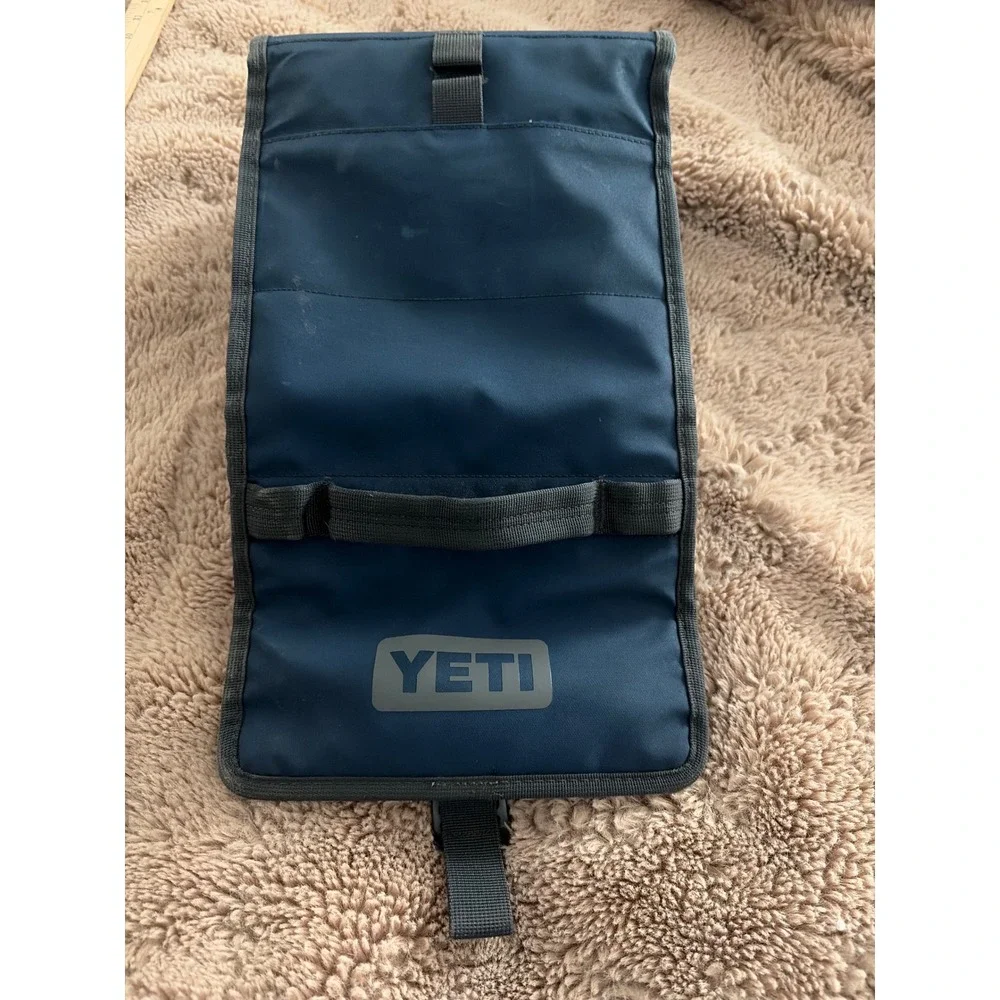 YETI Daytrip Lunch Bag Navy Blue Foldable Insulated Lunch Box Cooler
